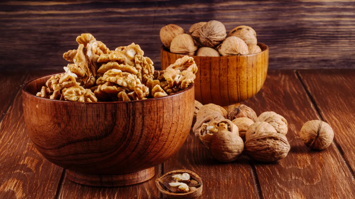 Lidya Walnuts, cel mai mare exportator de nuci din România anunță concedieri masive. Firma vinde în Chile, Statele Unite ale Americii și chiar China