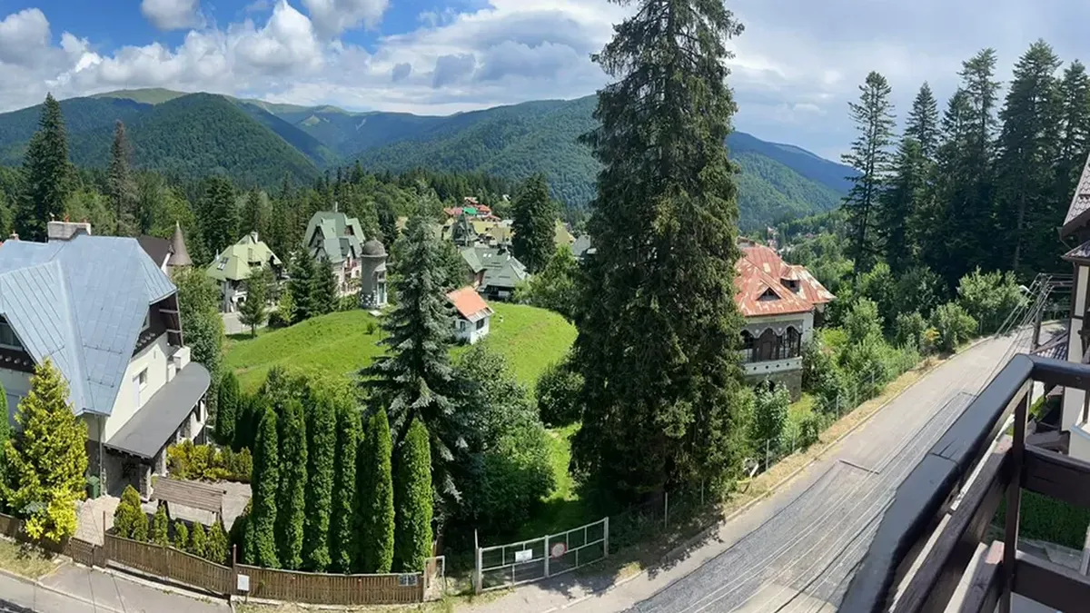 Sinaia, orașul ”minune” din România, pe bani europeni! De la transport public ”inteligent”, până la școală cu piscină