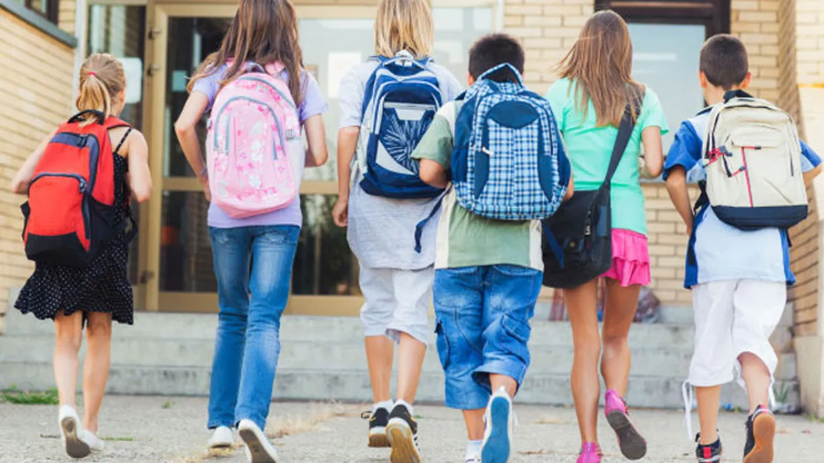 Noua obligație pentru profesori: ghiozdane mai ușoare pentru elevi. Ministerul Sănătății trage un semnal de alarmă