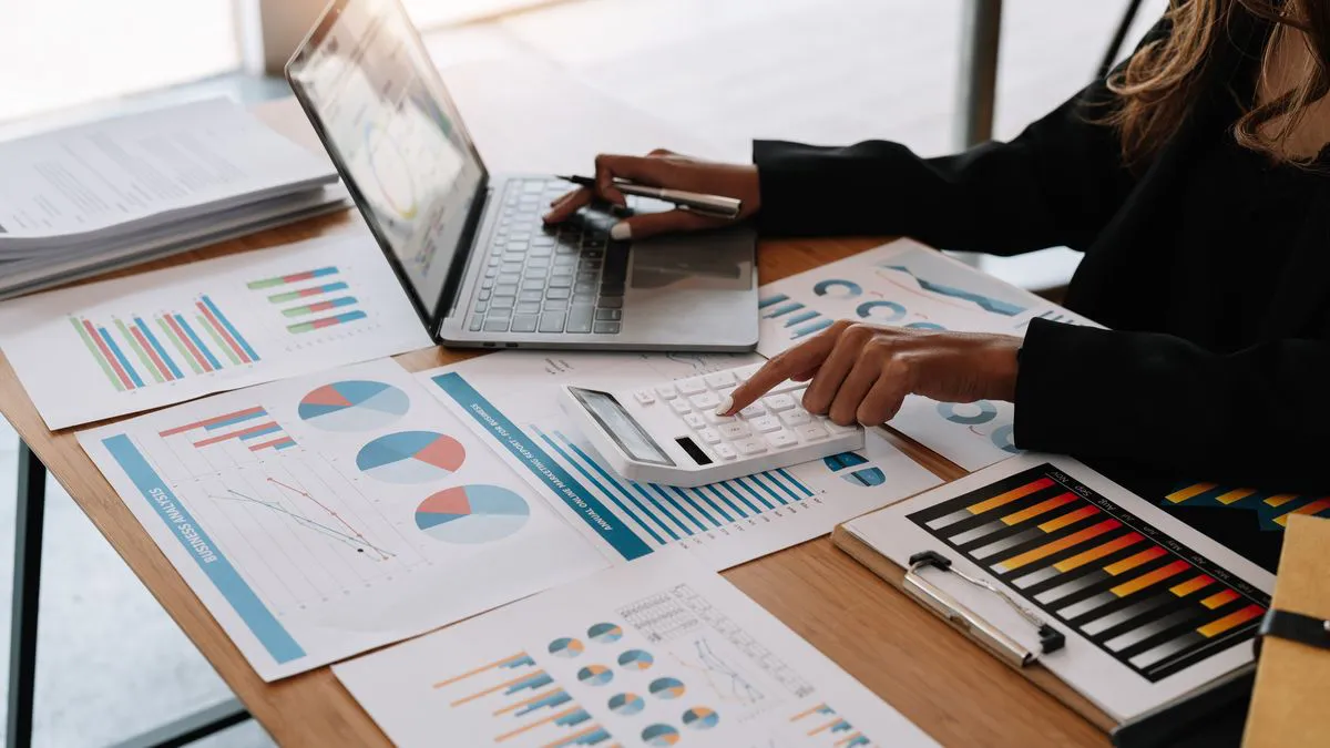 Noua lege a salarizării 2025. Ce beneficii vor avea românii începând cu anul următor