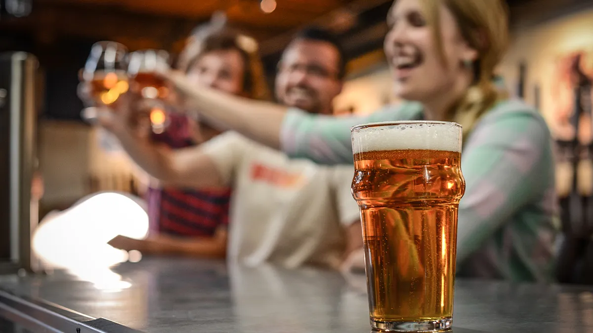 Singura bere care poate fi consumată la Campionatul European de Fotbal 2024. Cât trebuie să dea fanii pentru ea