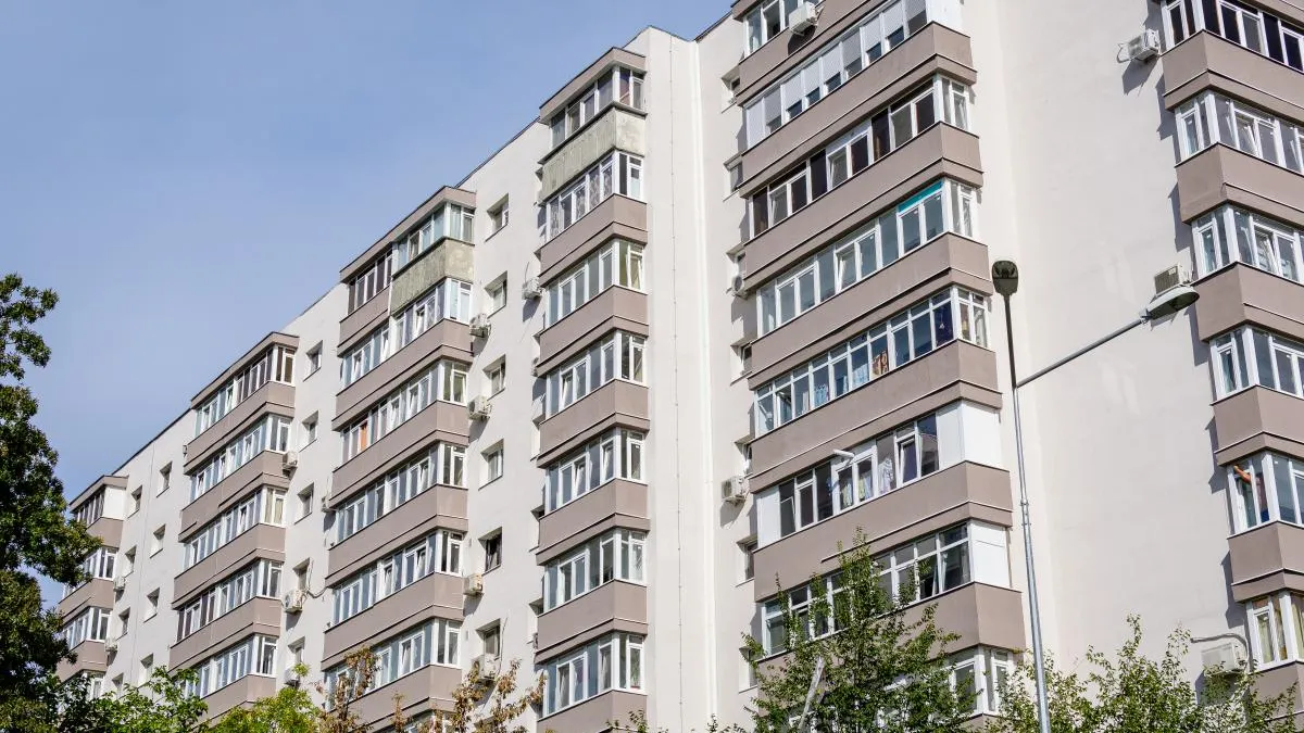 La ce trebuie să fie atenţi românii când îşi cumpără un apartament. Recomandările specialistului: Atunci s-a modificat standardul după care se construiesc blocurile