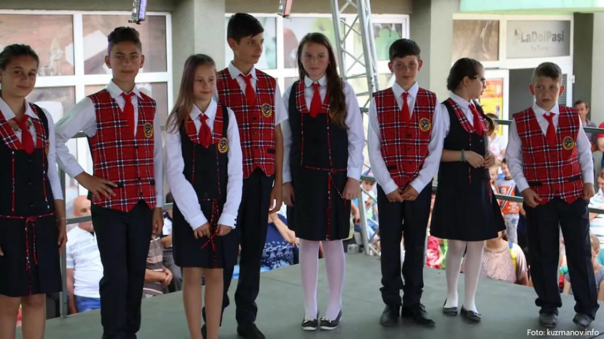 Uniformele școlare ar putea redeveni obligatorii. Noi modificări ale Legii învățământului preuniversitar