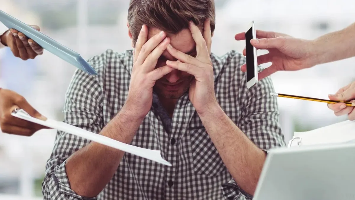 Burnout-ul, boala de care suferă din ce în ce mai mulți angajați. Ce spun specialiștii despre cauzele majore: Încă se străduiesc să-şi recupereze bunăstarea