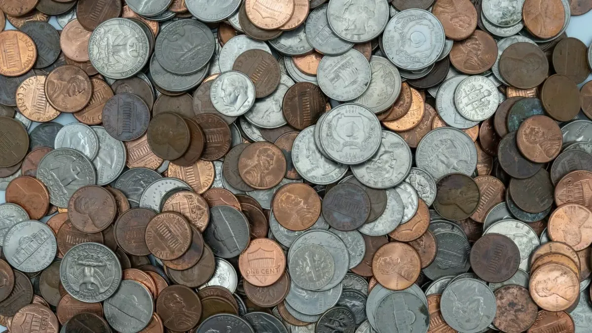 Ireal! Cu cât a ajuns să se vândă o monedă de 50 de lei din anii ’90. Colecționarii sunt dispuși să plătească oricât