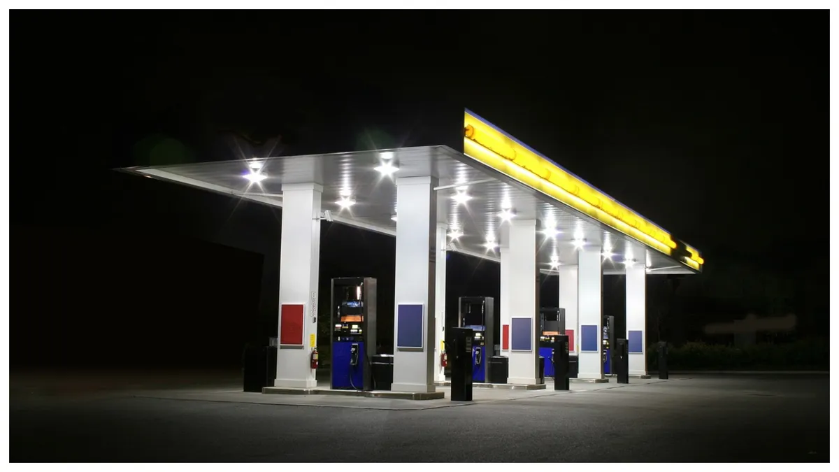 Care sunt prețurile la benzină și motorină pe 30 octombrie. Cât costă un plin în București