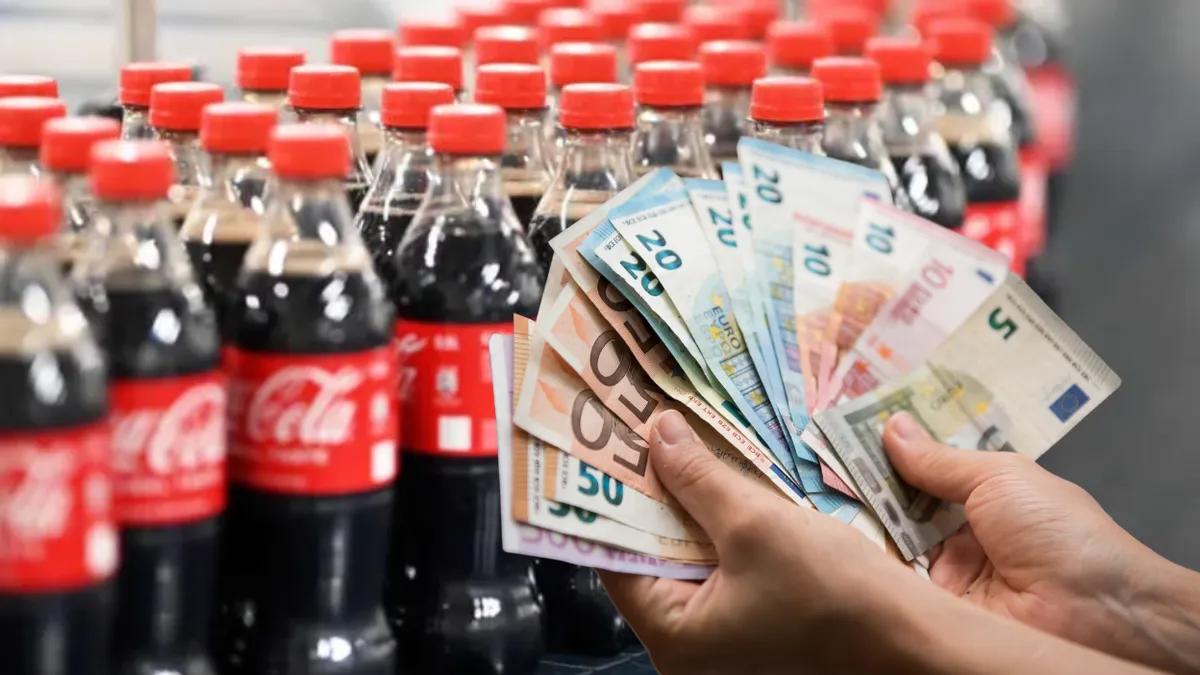 Coca-Cola retrage 28 de milioane de sticle de la vânzare din cauza unei posibile contaminări!