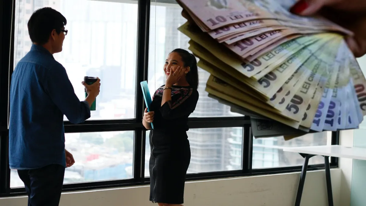 Studiu neașteptat: 4 din 10 români preferă să lucreze la stat. Cei mai mulți angajați au între 45 si 65 ani