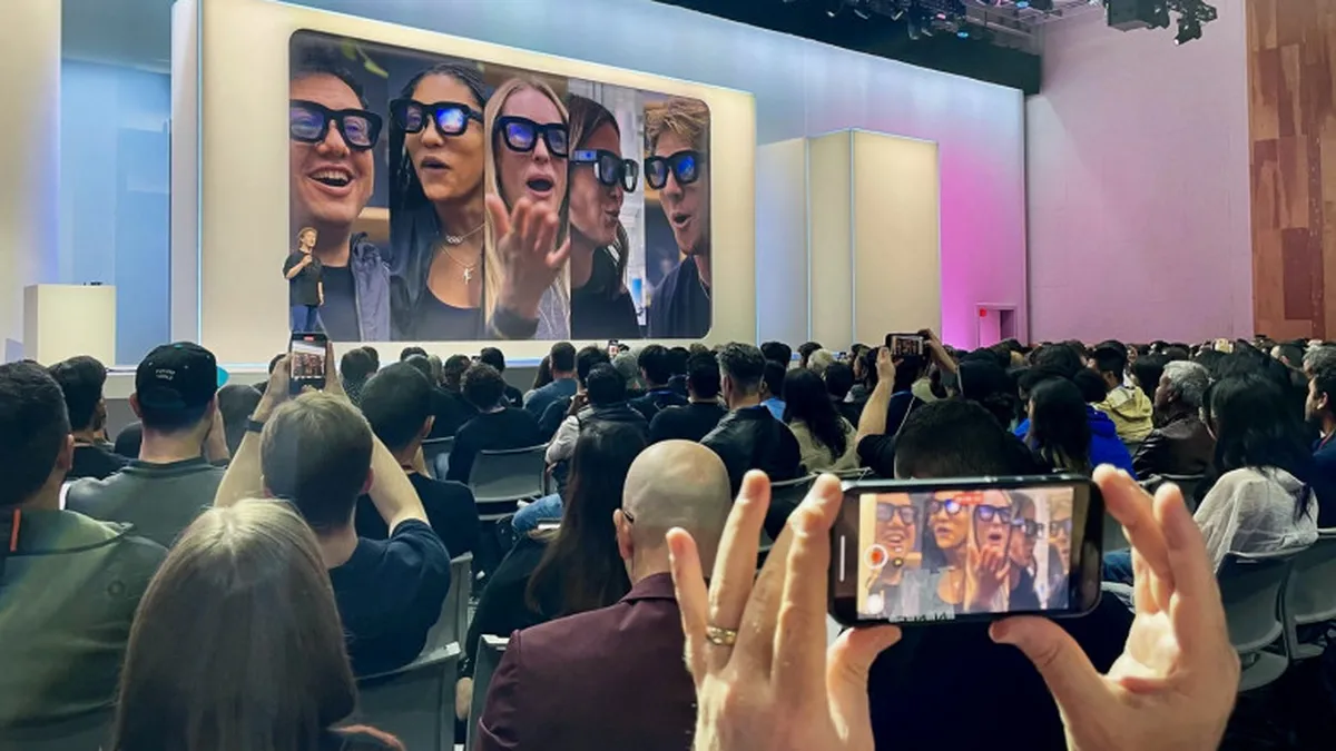 Meta a lansat ochelari cu realitate augmentată şi inteligenţă artificială de doar 100 de grame. Zuckerberg: Este ca o maşină a timpului