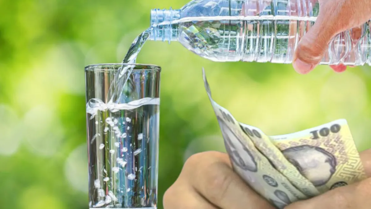 Crește prețul la apa înbuteliată în România! Vezi cât plătește un român să se hidrateze!