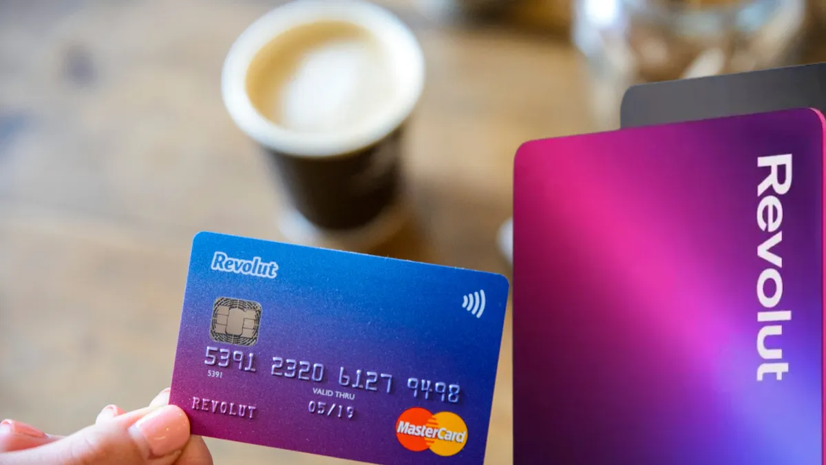 Ce trebuie să știe toți românii care au Revolut. Schimbări privind banii clienților și plățile în străinătate