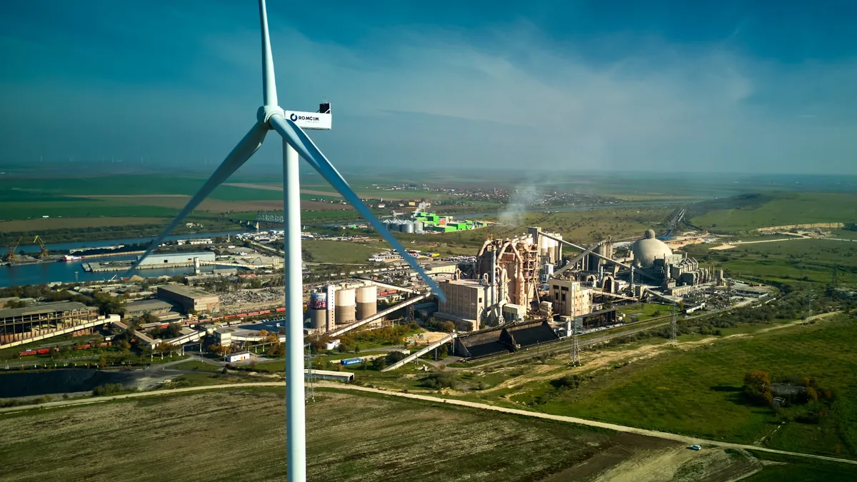 Primul parc eolian din România care alimentează direct o fabrică de ciment devine operațional în Medgidia