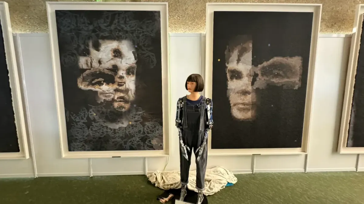 Primul tablou realizat de un pictor” robot, Ai-Da, s-a vândut cu 1,08 milioane de dolari