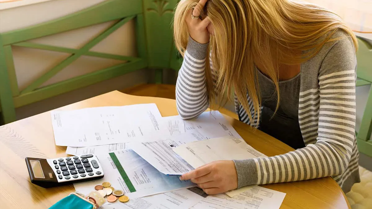 Taxă nouă pe facturile românilor. Câți bani trebuie să plătești în plus dacă stai la bloc