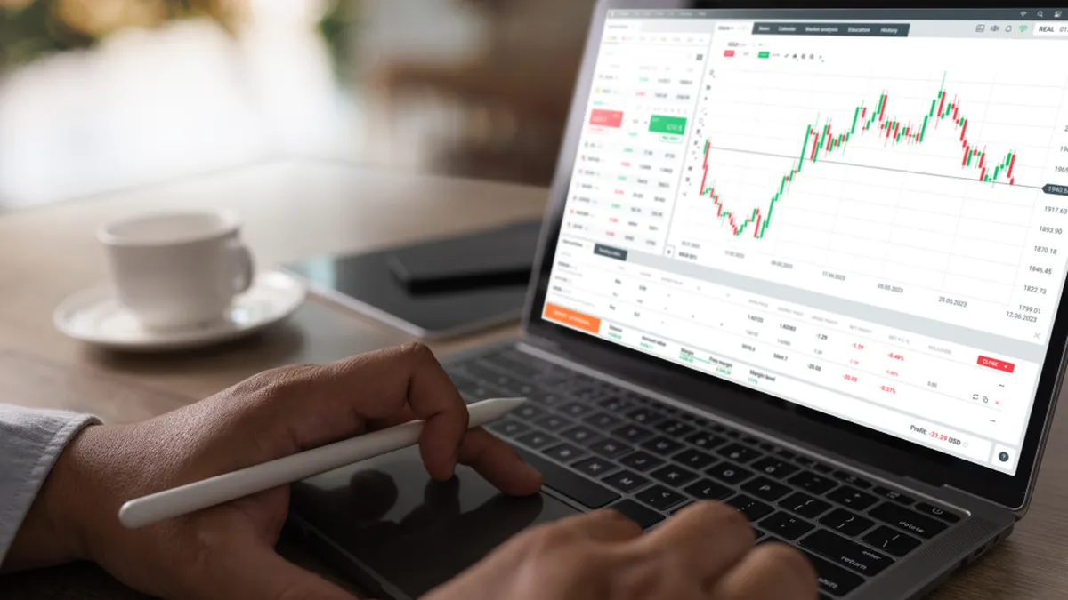 Analiză XTB. De ce scade euro şi de ce bubuie bitcoin de când Trump a câştigat alegerile din SUA în 2024. Zona Euro, sub presiunea agresivității tarifelor impuse de SUA