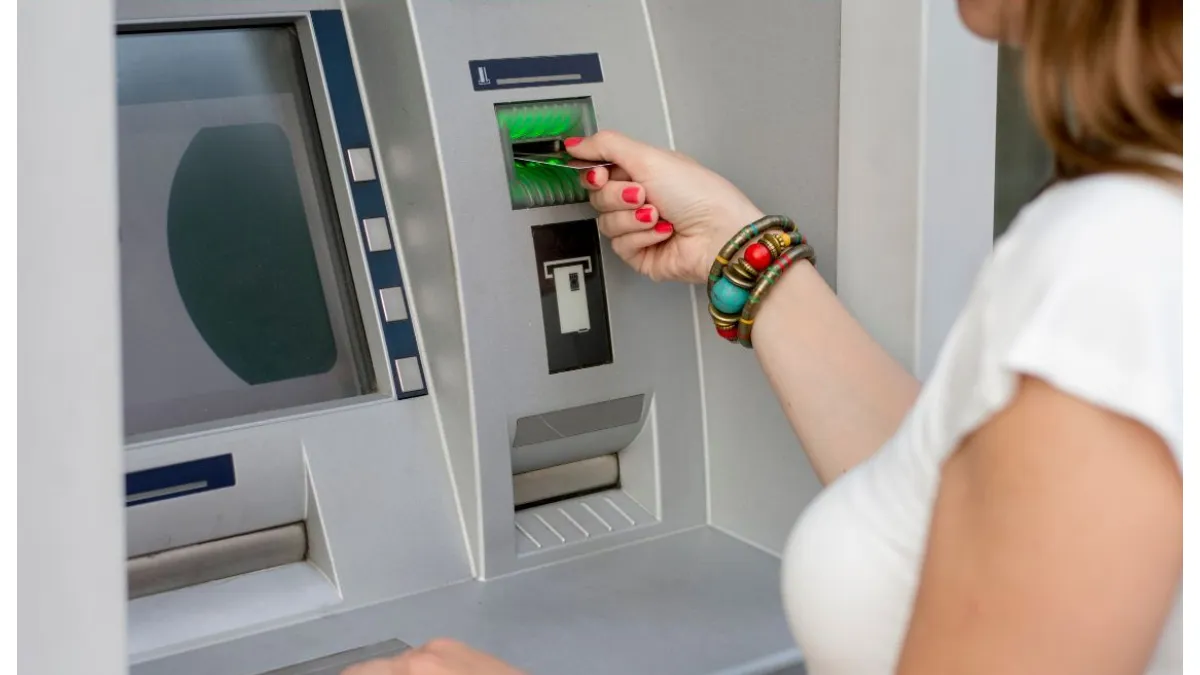 Ce comision plătești dacă scoți bani de la BCR, BRD și ING. Informația importantă pe care trebuie să o știe toți românii