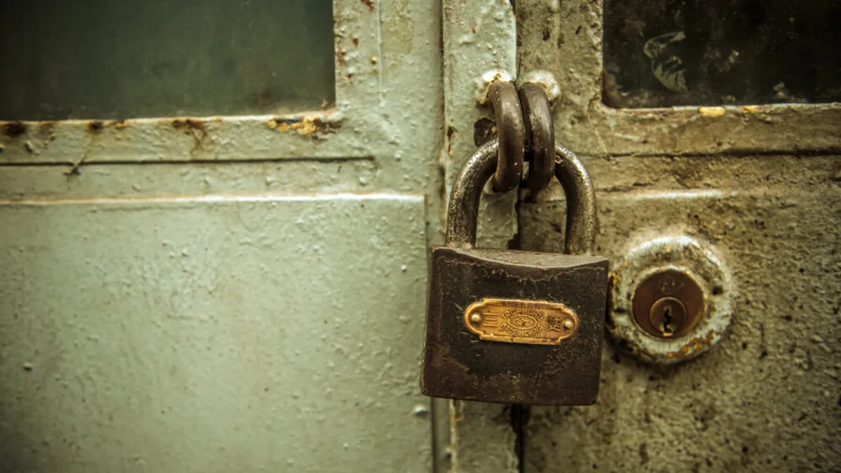 Se închide o mare fabrică din România. Aproape 350 de muncitori vor fi concediaţi