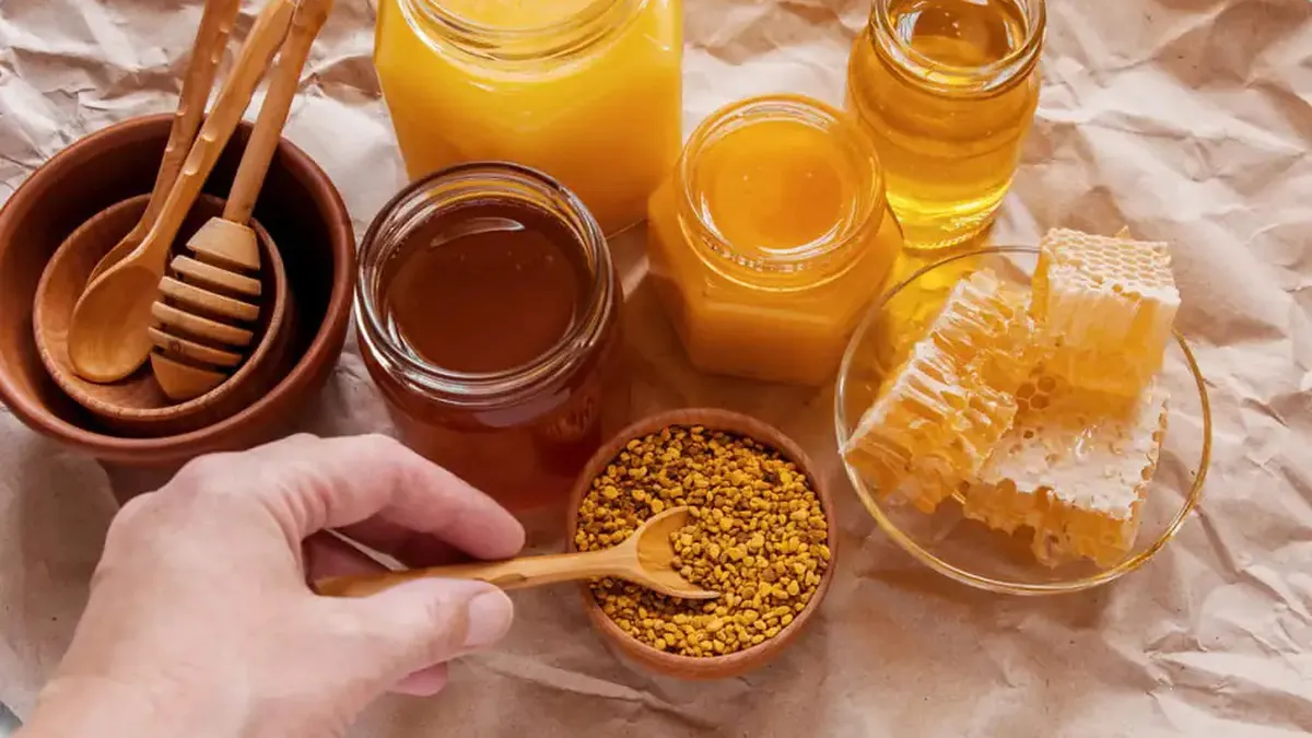 Mierea de albine se scumpește. Nici experturile nu mai merg. România a pierdut trei poziții între statele UE, după o scădere a livrărilor cu peste 50%