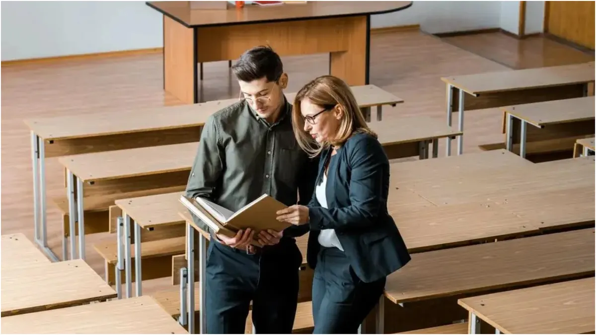 Peste 3.000 de profesori cer ministerelor Educației, Muncii și Familiei, printr-o petiție, ca bursele sociale să fie gestionate de serviciile de asistență socială