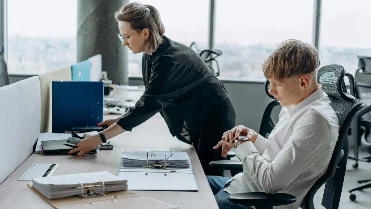 Planul prin care Italia vrea să nu mai piardă tineri din sectorul public: munca la distanță, săptămâna scurtă și bonusuri