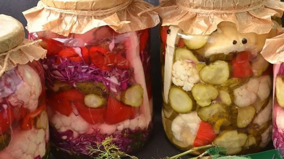 Truc magic de Sărbători. Cum trebuie să păstrezi borcanele desfăcute cu murături până la masa festivă de Crăciun şi Revelion