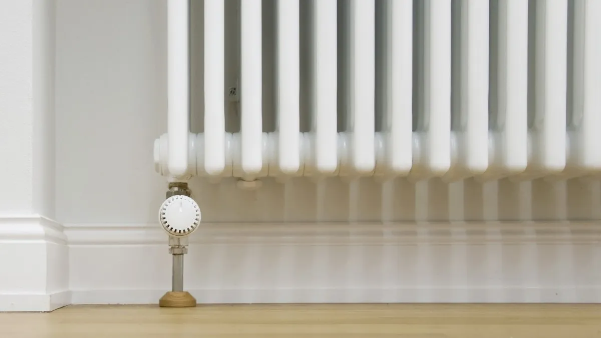 Trucul simplu pe care să-l încerci iarna aceasta. Obiectul care îți va face caloriferele să fie mai calde