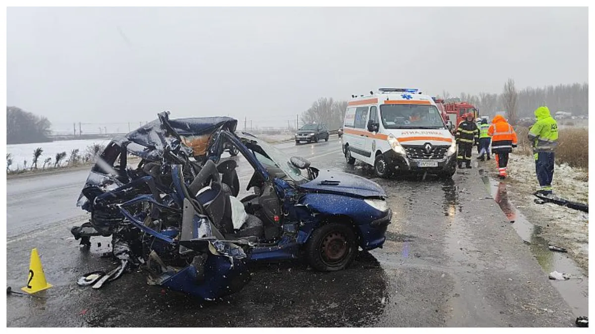 Accident grav pe DN 2 E85, în Vrancea, între o Ambulanță în care se afla un pacient și o mașină. Bilanțul: un mort și mai mulți răniți