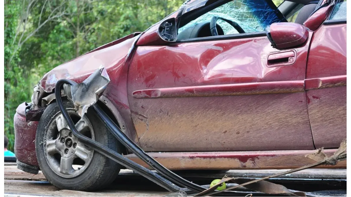 Șase pietoni, printre care doi minori, izbiți de un șofer beat și posibil drogat în Argeș