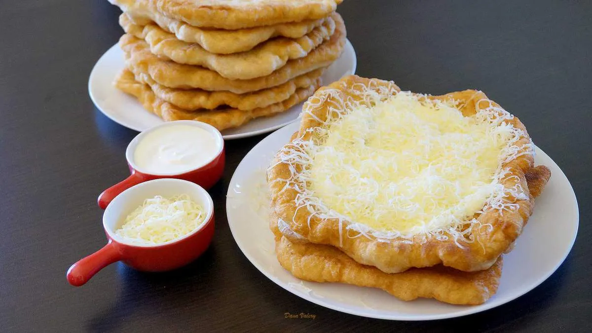 Cum se fac cele mai bune langoși. Rețeta simplă care îți va aduce aminte de gustul copilăriei