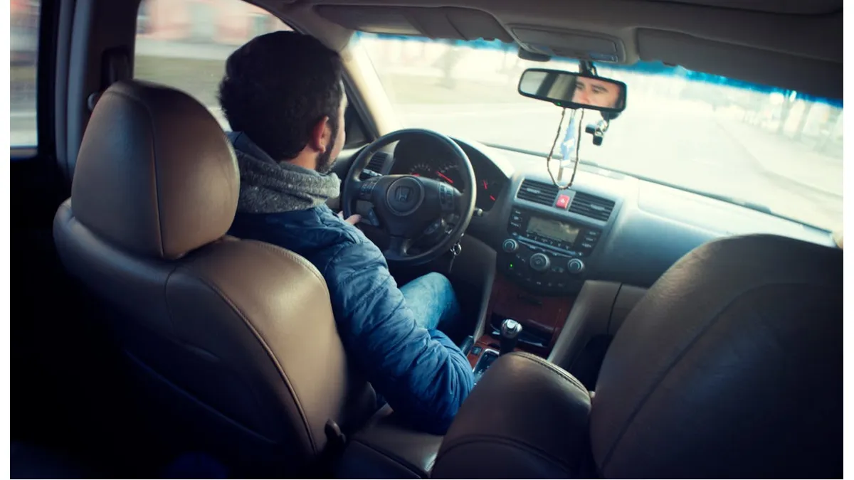 Proprietarii de mașini vor trebui să plătească mai mulți bani de la 1 ianuarie 2025. Tarifele se majorează considerabil