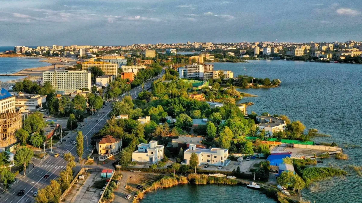 Locul de muncă ideal! Orașul în care angajații lucrează 4 luni pe an, dar încasează salariul pentru 12