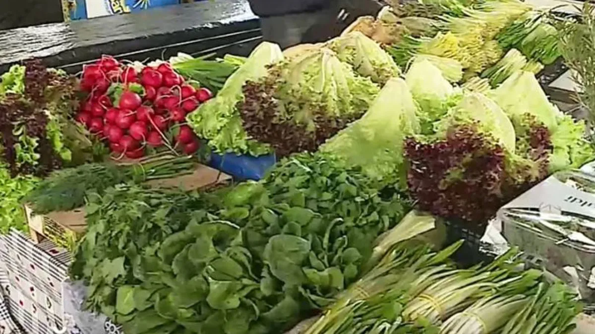 Roşii, ceapă, mărar, salată verde şi alte legume şi fructe cu pesticide peste limita maximă admisă, vândute românilor