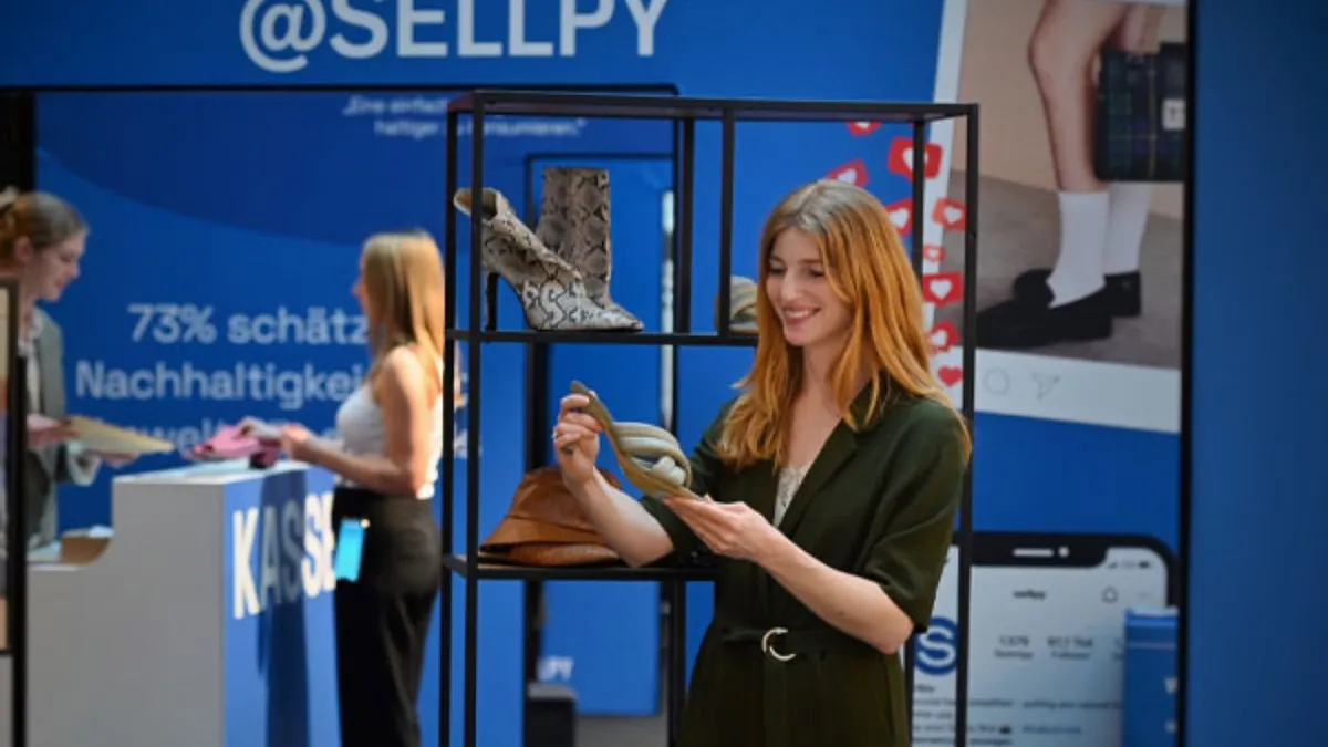 Produsele pe care românii le cumpără de pe magazinul second-hand al H&M. Sellpy a deschis un depozit în țara noastră