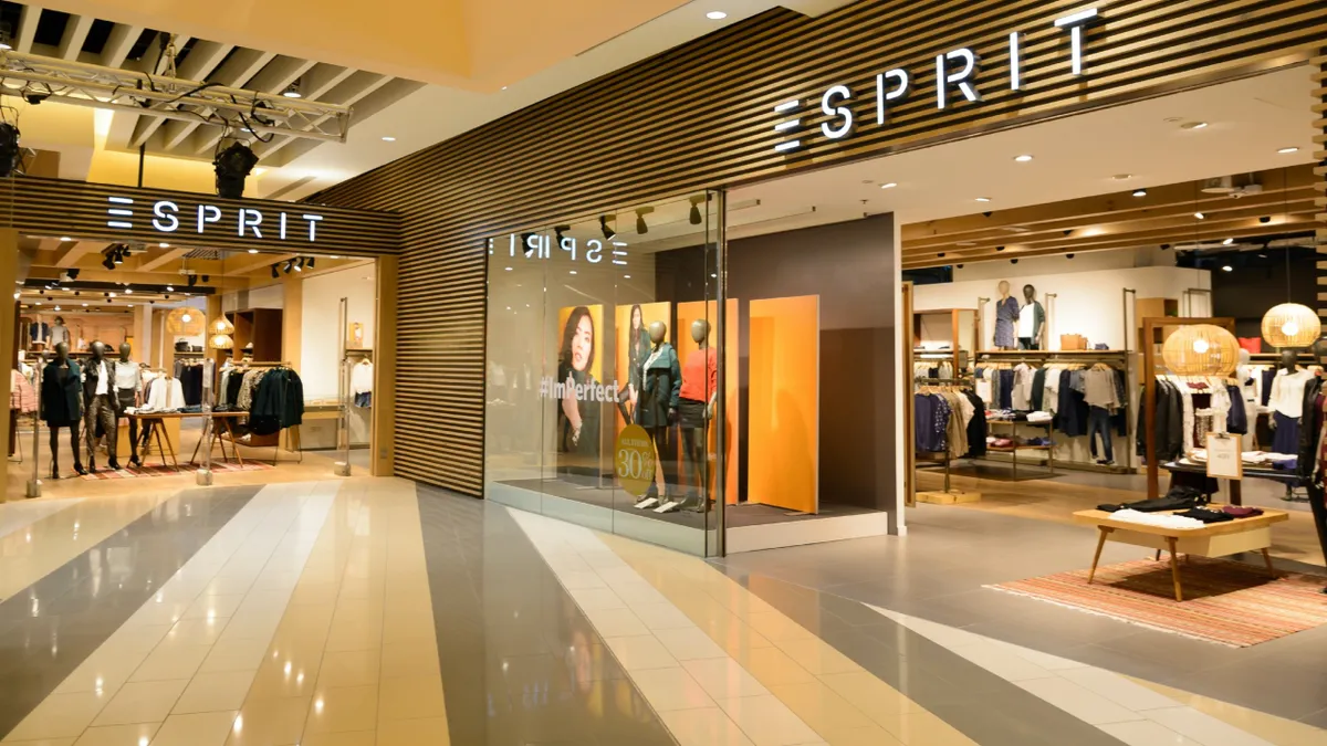 Esprit, brandul german care dispare de pe piață. 1.300 de oameni rămân fără locuri de muncă