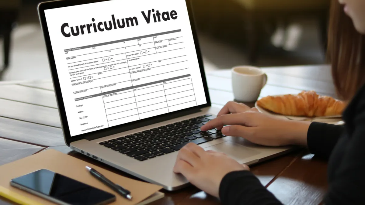 Avertisment legat de anunţurile de angajare. Cum te pot lăsa fără bani şi date informatice în 2025