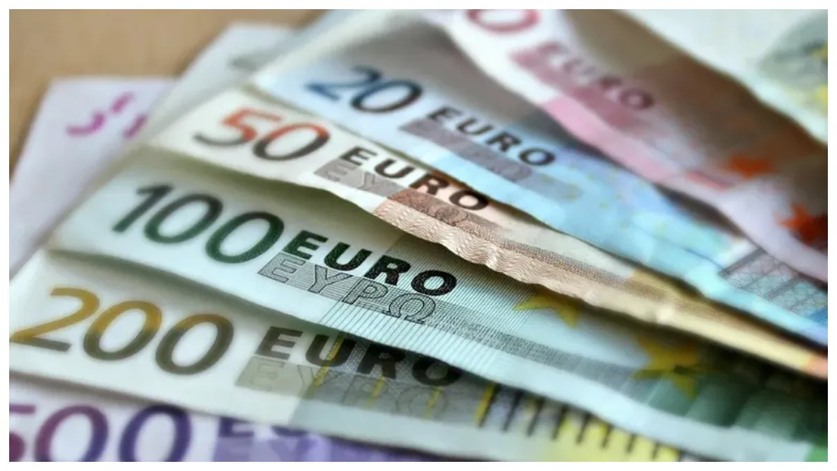 Alertă de bani falși puși în circulație în România. Bancnote vândute ca „recuzită” pe platformele online