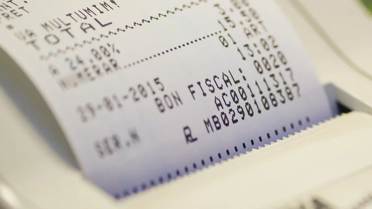 Ce probleme poţi avea dacă arunci bonul fiscal. De ce este bine să îl păstrezi în 2025