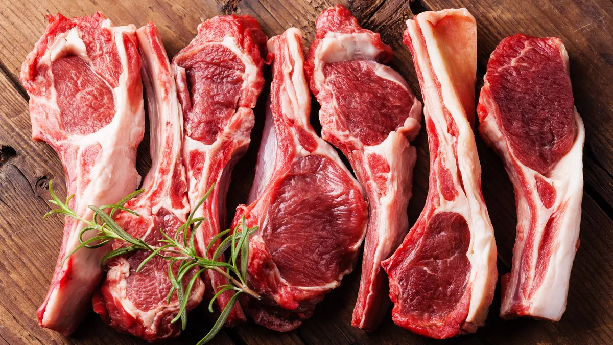 Cât costă un kilogram de miel în Cluj-Napoca. Prețuri colosale înainte de Paște