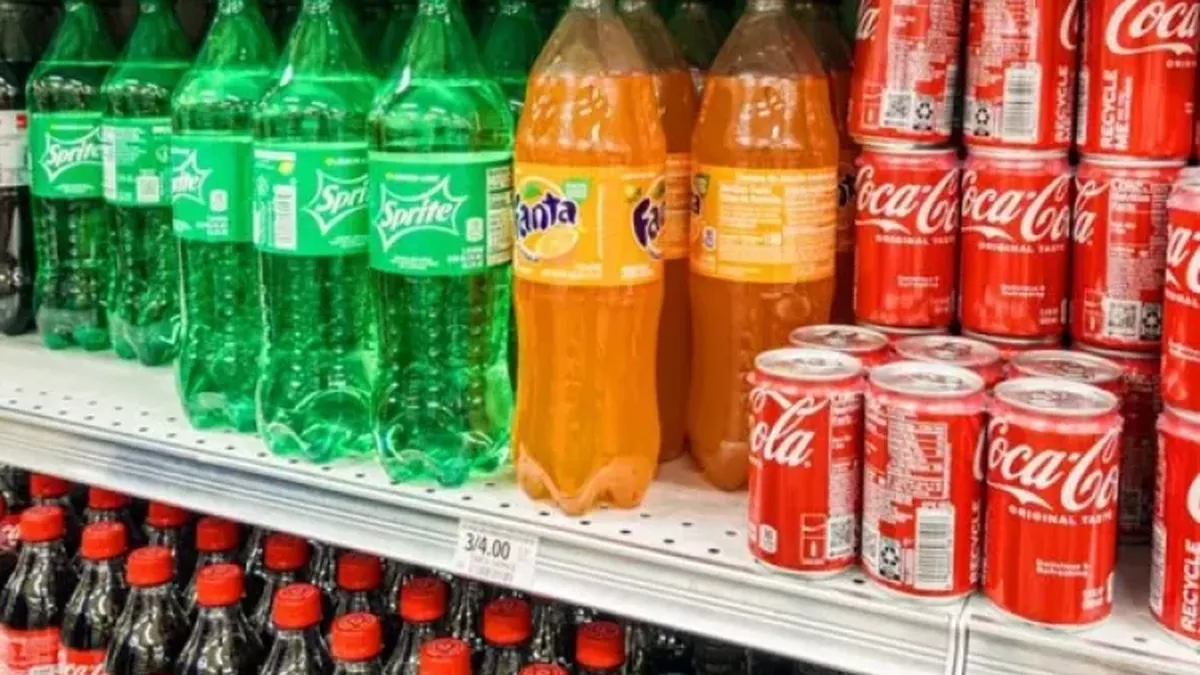 Coca-Cola retrage de la raft mai multe băuturi. Ce s-a găsit în sticle şi doze la testele sanitare