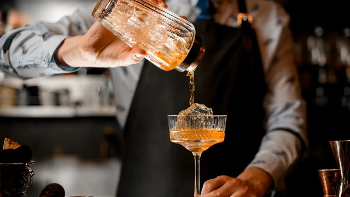 Cel mai exclusivist cocktail din istorie costă 1.200 de euro. Unde se poate bea băutura care promite să să îți schimbe viaţa