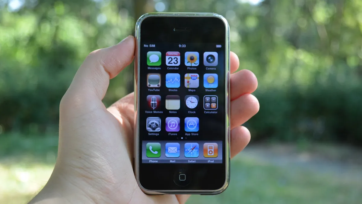 Nu arunca telefoanele vechi! Unele modele te pot face bogat