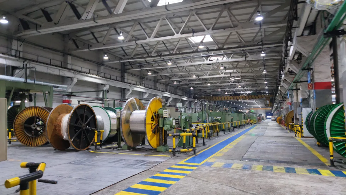 Un gigant industrial intră pe piața din România. Are deja o fabrică deschisă în țara noastră