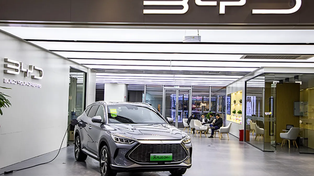 Gigantul chinez BYD intră pe piaţa maşinilor electrice din Europa. Câte showroom-uri va avea în România