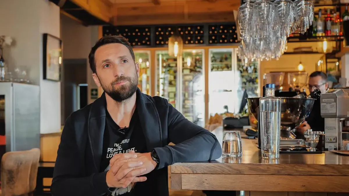 Cât a ajuns să coste o omletă la restauratnul lui Dani Oţil. Raport calitate preţ este undeva la 8,25