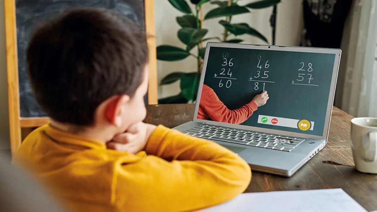 Școala online revine, după 5 ani de la pandemie. În ce perioadă vor învăța elevii de acasă