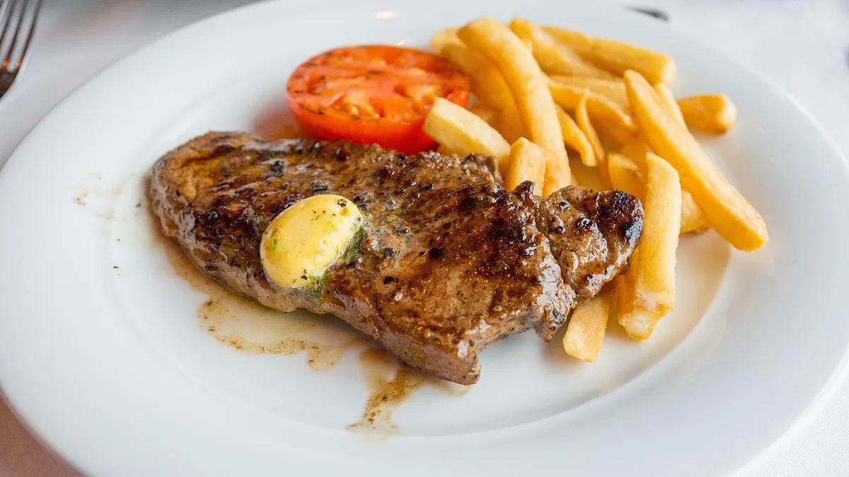 Mâncarea preferată de toți românii face rău sănătății. Avertismentul medicului Beuran: ”Este o combinație pe care trebuie să o evităm”