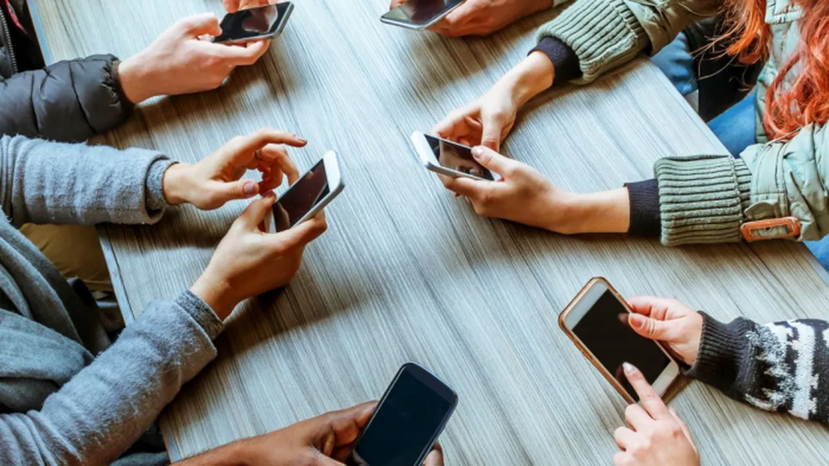STUDIU: Ce se întâmplă cu creierul nostru dacă nu mai folosim telefonul 3 zile. Cercetătorii au dat verdictul