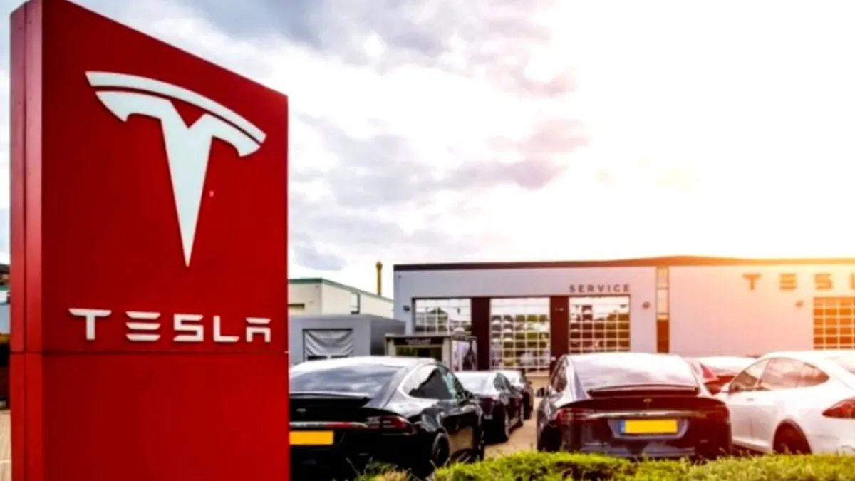 Un român a primit despăgubiri de 60.000 de lei de la Tesla, în urma unei hărțuiri. Compania a fost obligată să-l reangajeze