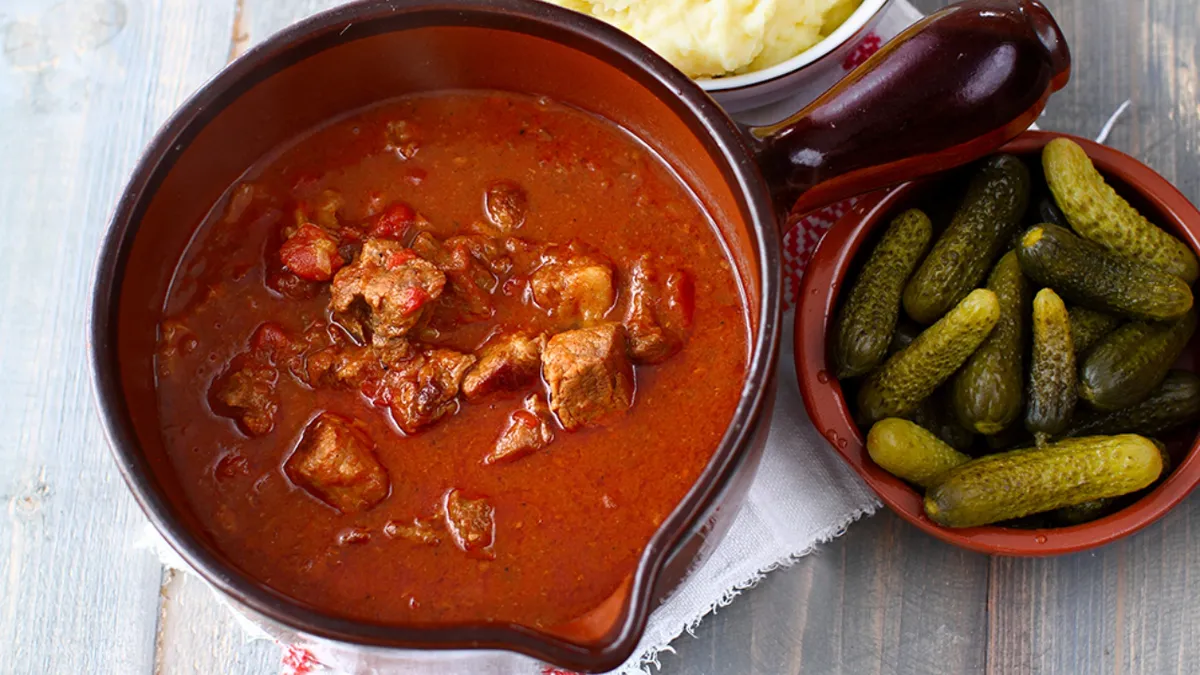 Rețeta tradițională cunoscută de toate gospodinele din Ardeal. Modul de preparare al celei mai bune tocănițe