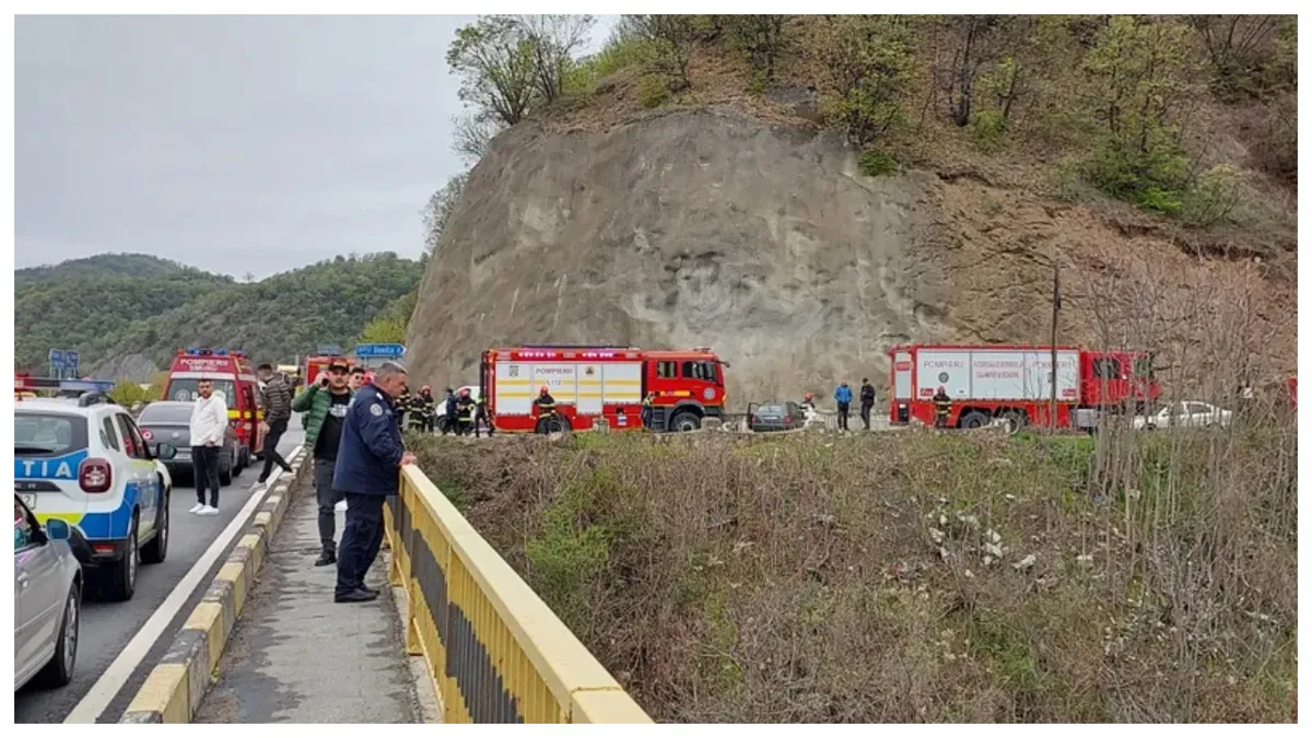 Accident cumplit pe DN6. Un microbuz a căzut în Dunăre, a fost activat planul roșu de intervenție